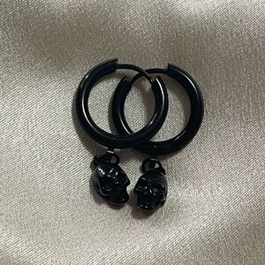 Bodymods Mini Skull Dangle Cuff Earrings